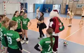 Drużyna z Dębicy z Mikołajem