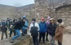 Uczniowie klasy 4 a zwiedzają Szydł&oacute;w