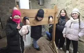 Uczennice klasy 5a w sali tortur