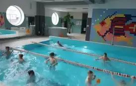 Dzieci podczas zabawy w wodzie