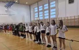 Drużyny z Finału Wojew&oacute;dzkiego w Unihokeju Dziewcząt