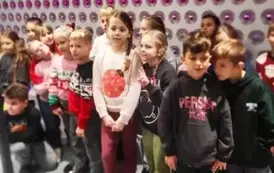 Uczniowie klasy 2 b w muzeum bombek