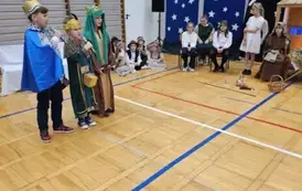 Trzej kr&oacute;lowie oddają hołd Jezusowi