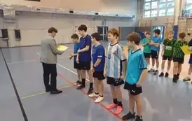 Uczniowie klasy 6 c podczas ceremonii dekoracji