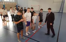 Uczniowie klasy 7 a podczas ceremonii dekoracji
