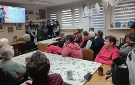 Harcerze przedstawiają jak działało harcerstwo podczas II Wojny Światowej