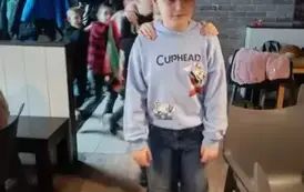 Wsp&oacute;lna zabawa chłopc&oacute;w w pizzerii