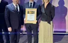 Dyrektor szkoły z wyr&oacute;żnieniem