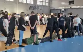 Wsp&oacute;lne zabawy na hali gimnastycznej