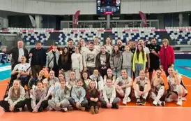 Zdjęcie grupowe z zawodniczkami