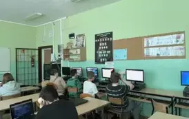 Uczniowie klasy 6 B pokonują escape room