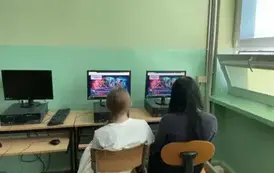 Uczennice z klasy 6 B pokonują escape room