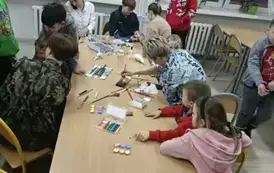 Artystyczne malowanie twarzy i tatuaży farbkami