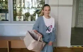 Uczennica z koszem