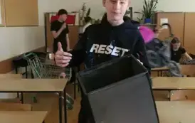 Uczeń bez plecaka