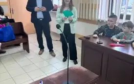 Sędziowie w trakcie pogadanki z uczniami