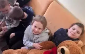 Dzieci w pokoju przesłuchań