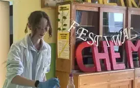 Doświadczenie chemiczne spalanie opar&oacute;w denaturatu