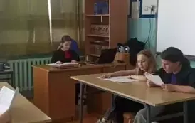 Uczniowie klasy 4 b podczas procesu