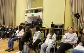 Pan przewodnik opowiada o historii Polskiego Radia