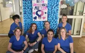 Grupa nauczycieli organizująca akcję w szkole