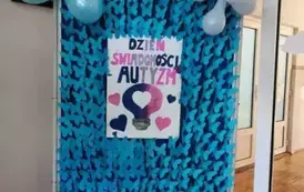 Dekoracja z okazji Światowego Dnia Świadomości Autyzmu