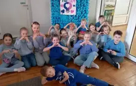 Klasa 2 b wspiera osoby z autyzmem