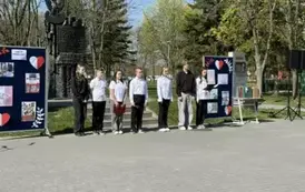 Uczniowie PSP nr 2 podczas występu artystycznego