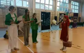 Uczennice podczas występu