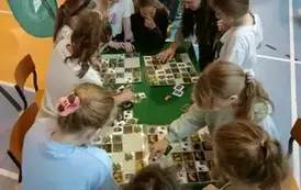 Uczniowie podczas warsztat&oacute;w edukacyjnych