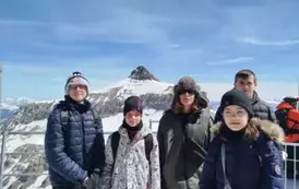 Uczniowie na Glacier 3000