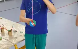 Chłopiec z medalionem