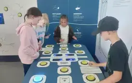 Uczniowie klasy 3 a w Centrum Da Vinci