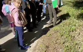 Rozmowa uczni&oacute;w klasy 1 a z Panią leśnik