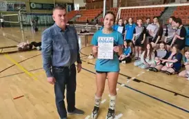 Oliwka &ndash; kapitan drużyny odbiera dyplom