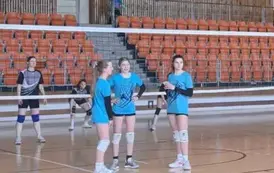 Zesp&oacute;ł w linii ataku przed zagrywką