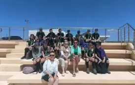 Uczestniczki kursu z drużyną skaut&oacute;w z cypryjskiej organizacji Cyprus Scouts Association