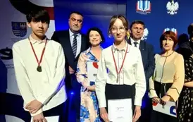 Laureaci, nauczycielki oraz Wicewojewoda Świętokrzyski pan Michał Skotnicki i Świętokrzyski Kurator Oświaty pan Piotr Łojek