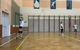 Lena zagrywa