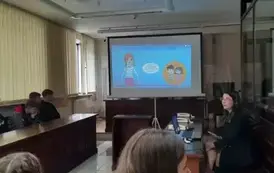 Sędzia Anna Kubicka-Grudzień prowadzi lekcję na temat hejtu