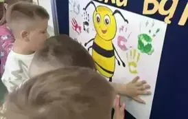 Uczniowie w czasie aktywności sensorycznych