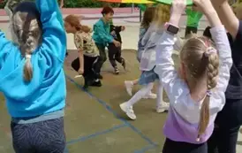Zabawy z chustą animacyjną