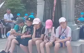 Zdjęcie przy pomniku Adama Mickiewicza w Krynicy Zdr&oacute;j