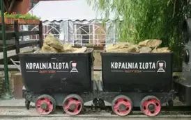 Przed Kopalnią Złota w Złotym Stoku