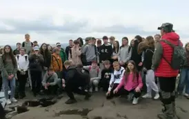 Grupa uczni&oacute;w w G&oacute;rach Stołowych