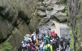 Uczniowie na trasie w G&oacute;rach Stołowych