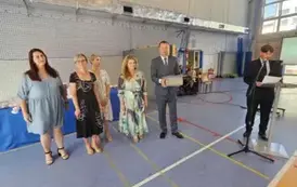 Opiekunki Samorządu uczniowskiego, wice dyrektor Konat i Dyr. Kubalski