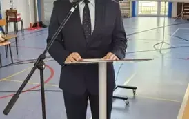 Dyrektor Dariusz Kubalski podczas przem&oacute;wienia
