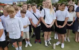 Grupa uczni&oacute;w klas młodszych