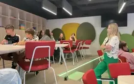 Angażujemy uczni&oacute;w do rozmowy na temat fake news&oacute;w